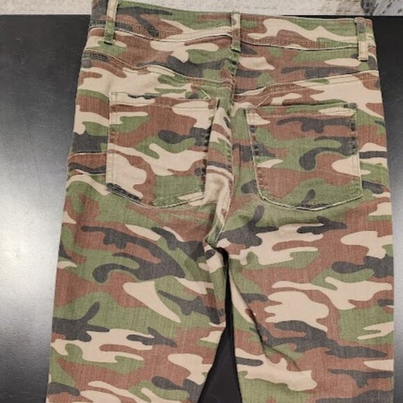 Forever 21 Camo Skinny Jeans - Size S | Trendy & Stylish - Picture 4 of 6